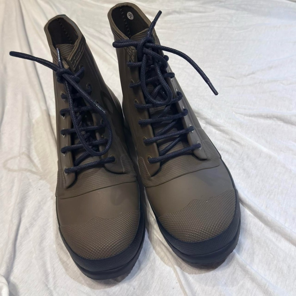 Brand New Hunter Original Rubber Lace-Up Boots in Khaki Green and Black
